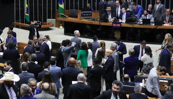 © Lula Marques/Agência Brasil Câmara aprova projeto que reajusta salários de servidores públicos